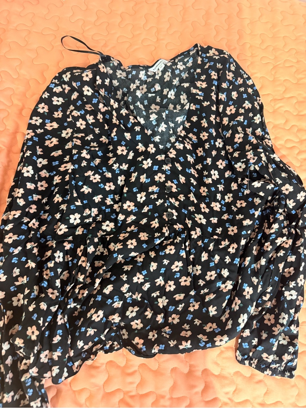 Women's Black Floral V-Neck Blouse - Elegant Everyday Top